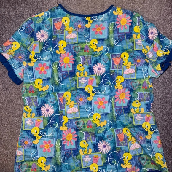 Women’s Printed Scrub Tops - Picture 3 of 16